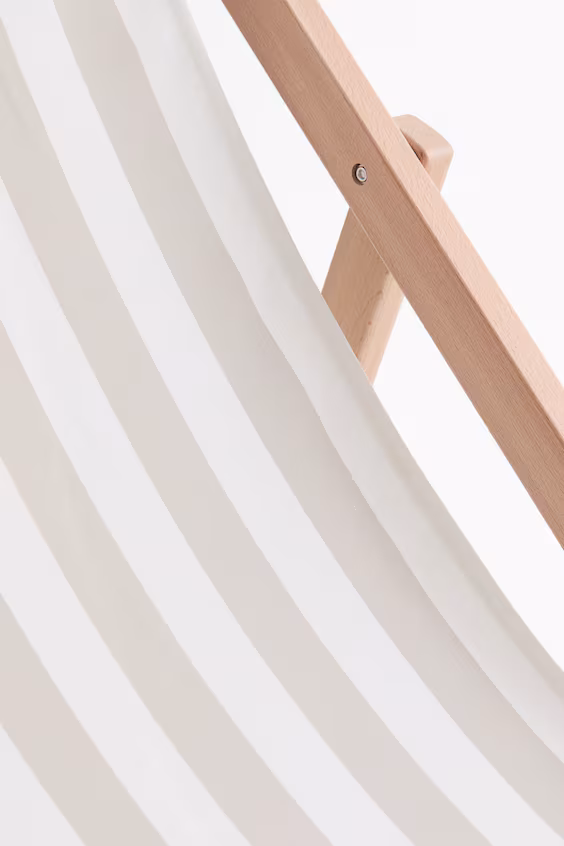 Деревянный шезлонг