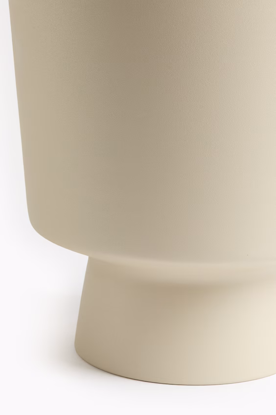 Большая металлическая ваза