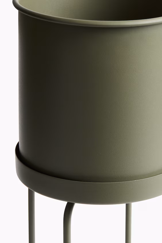 Ваза из металла с подставкой