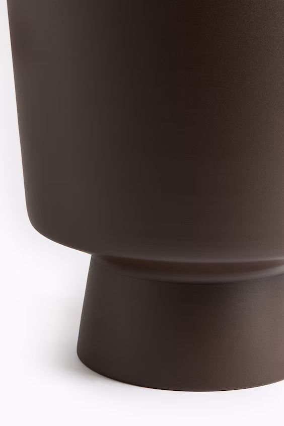 Большая металлическая ваза