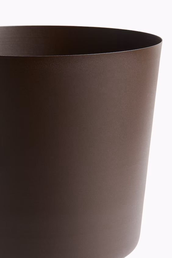 Большая металлическая ваза