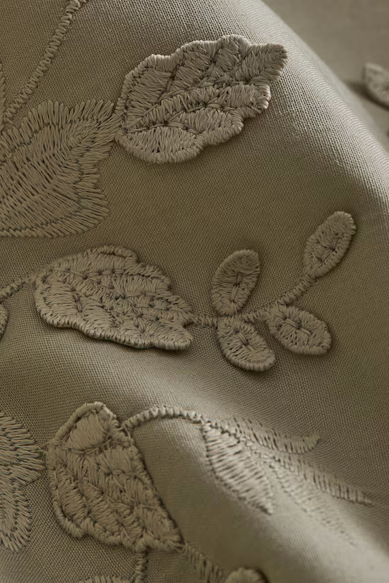 Наволочка из хлопка с вышивкой