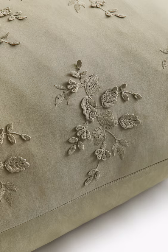 Наволочка из хлопка с вышивкой