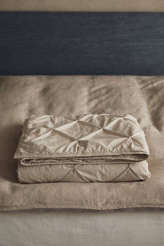 Покрывало с рельефным узором