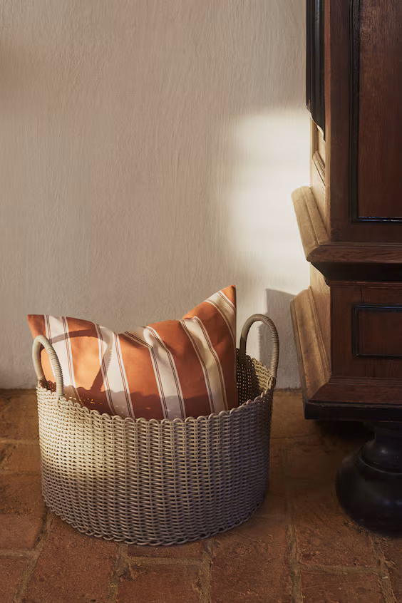 Большая пластиковая корзина для хранения