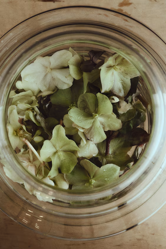 Большой кувшин с объемным узором