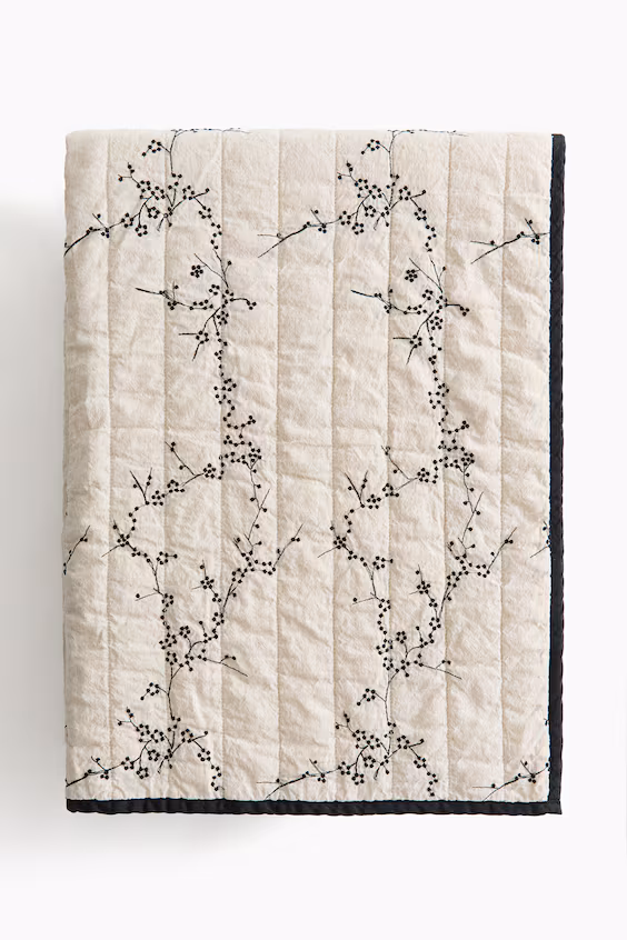 Плед из смеси льна с вышивкой