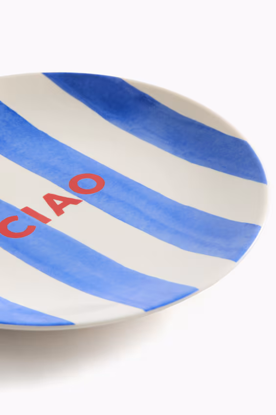 Средняя тарелка из фарфора с текстом