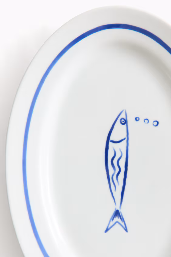 Большая тарелка из фарфора