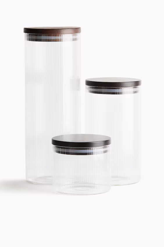 Высокий стеклянный флакон с полосатым эффектом