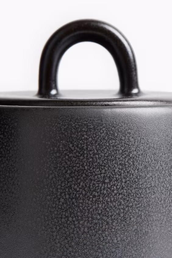 Глиняный горшок