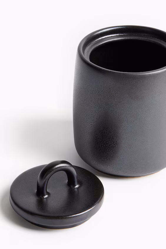 Глиняный горшок