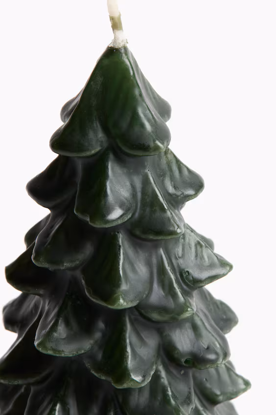 Маленькая свеча в форме елочки