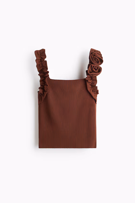 Топ из рельефного трикотажа с аппликацией роз