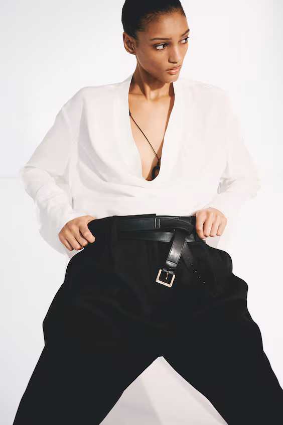 Блуза с лодочковым вырезом и драпировкой