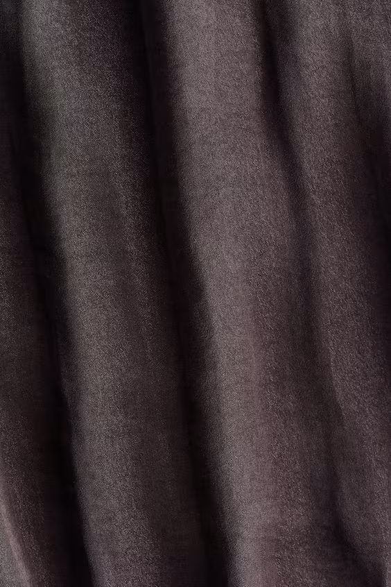 Платье с эффектом складок и пышной юбкой