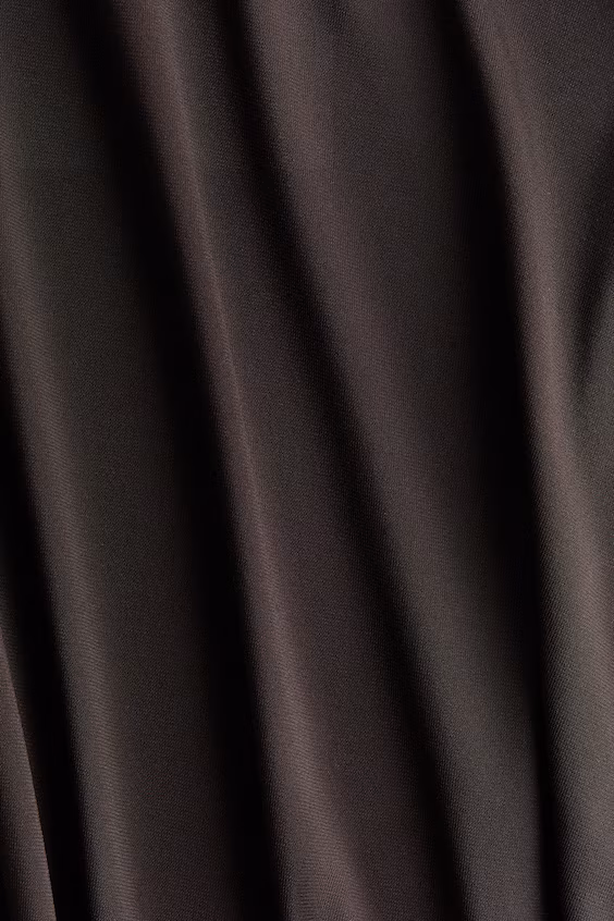 Длинное платье с открытой спиной на шее