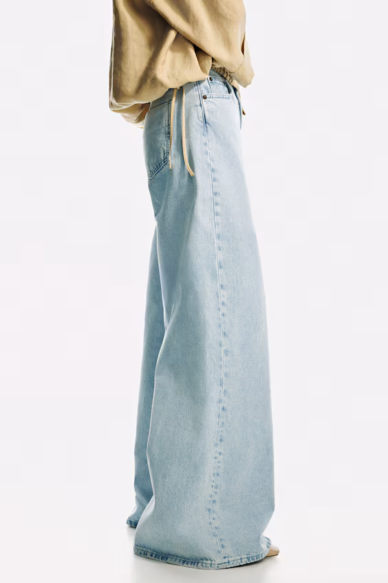 Очень широкие джинсы с высокой талией