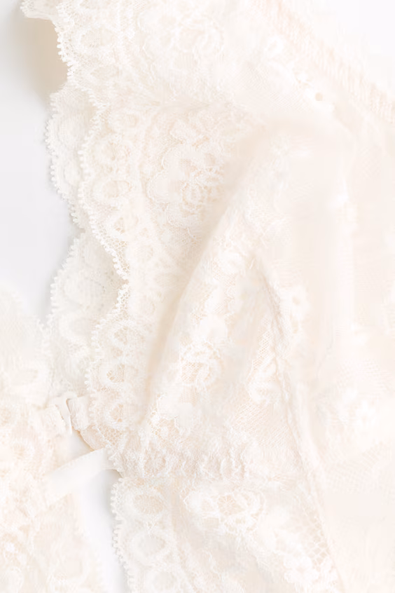 Брачетт из кружева