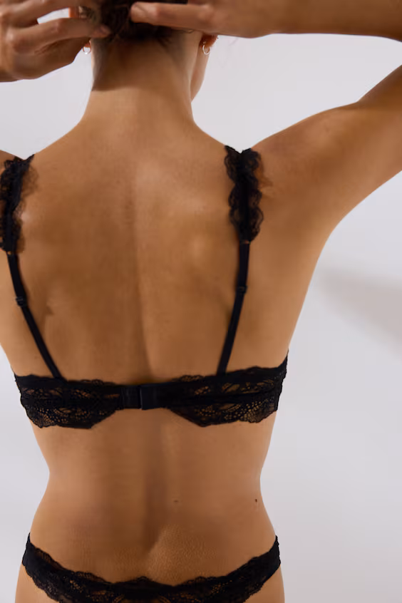 Мягкий и подкладочный бюстгальтер из кружева