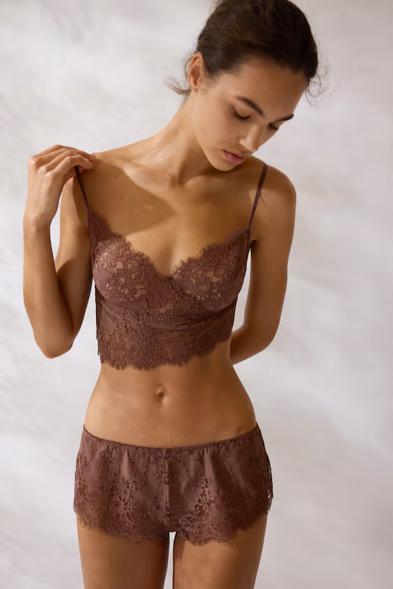 Асимметричный кружевной лифчик-топ