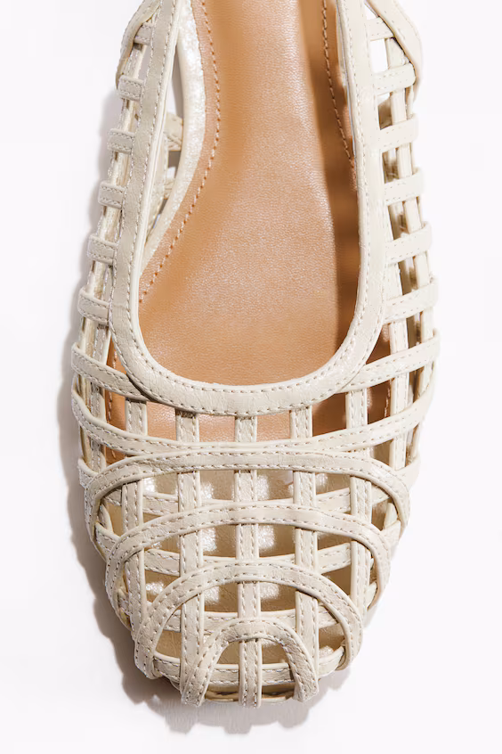 Сандалии с открытым каблуком и плетеным эффектом