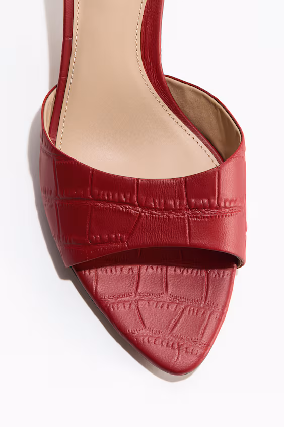 Сандалии на высоком каблуке из кожи