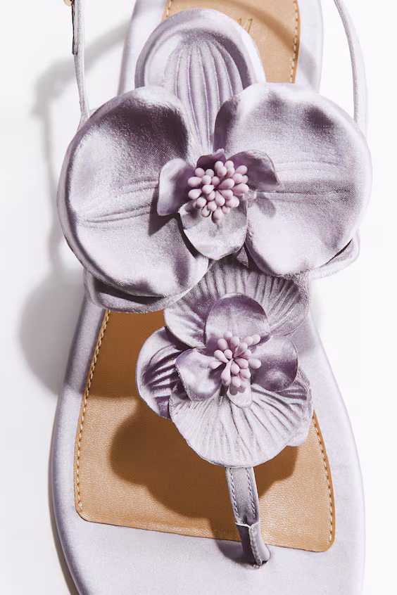 Сандалии на ремешках с аппликациями