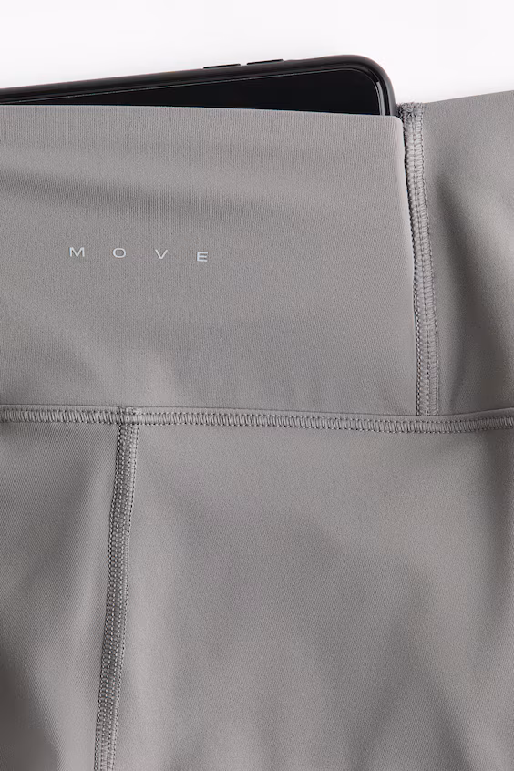 Облегающие спортивные шорты для бега с технологией shapemove™