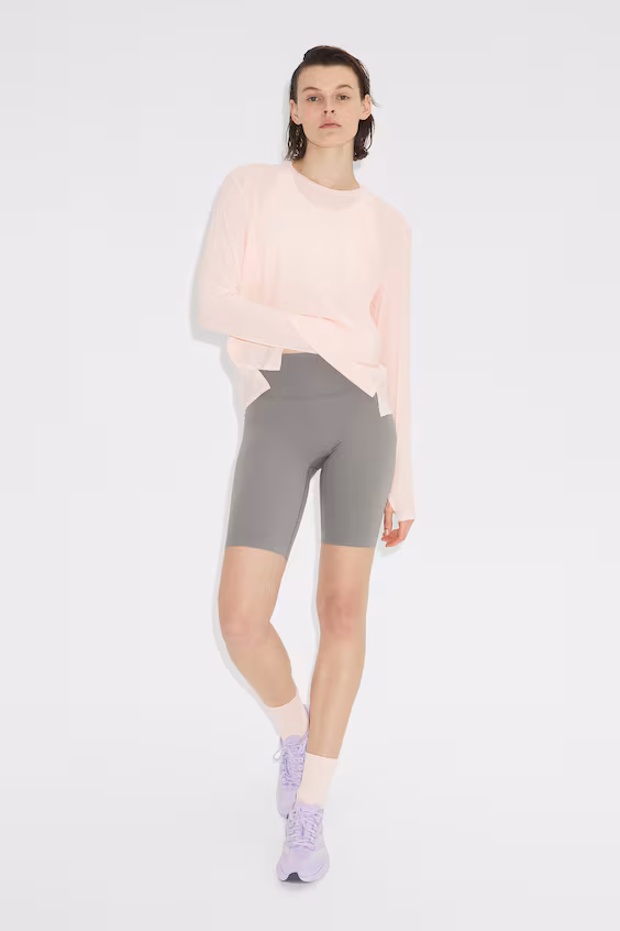 Спортивный топ с технологией drymove™