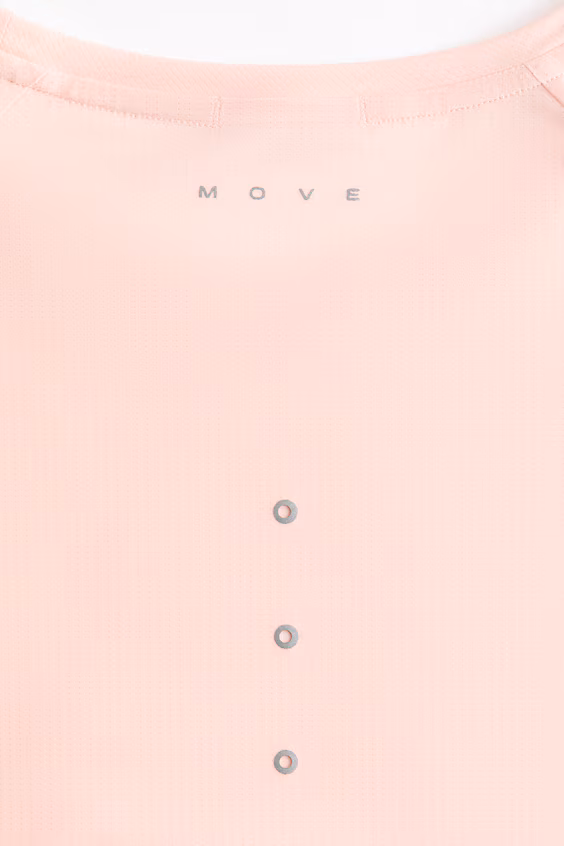 Спортивный топ с технологией drymove™