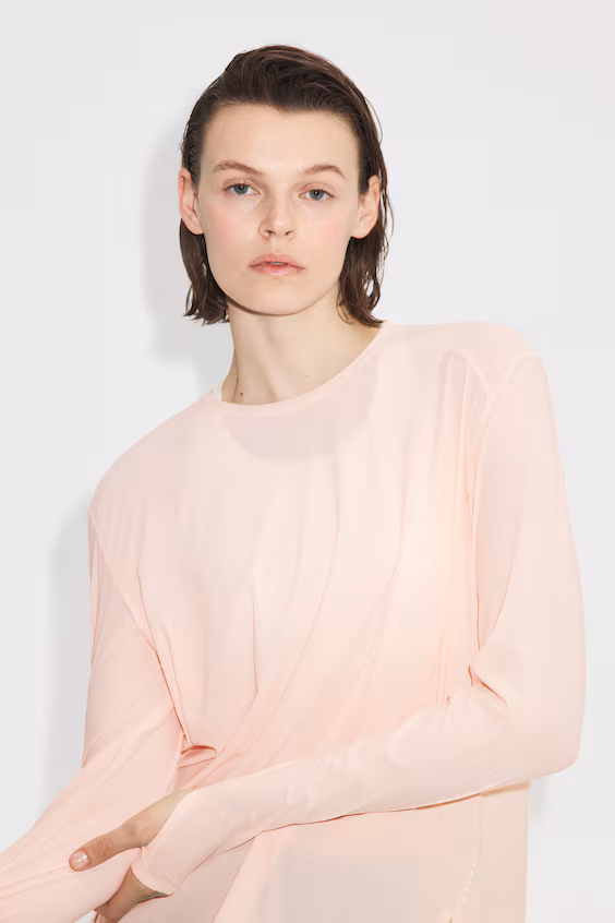 Спортивный топ с технологией drymove™