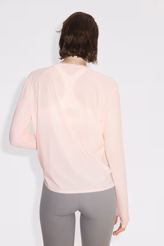 Спортивный топ с технологией drymove™