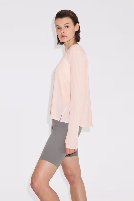 Спортивный топ с технологией drymove™