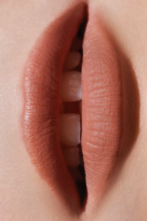 Матовый карандаш для губ h&m