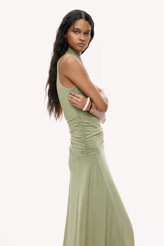 Платье из собранной сетки