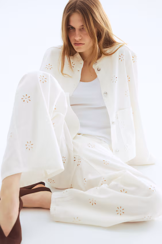 Куртка из ткани с английской вышивкой