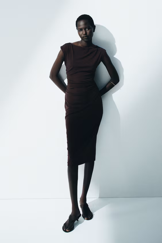 Платье с короткими рукавами