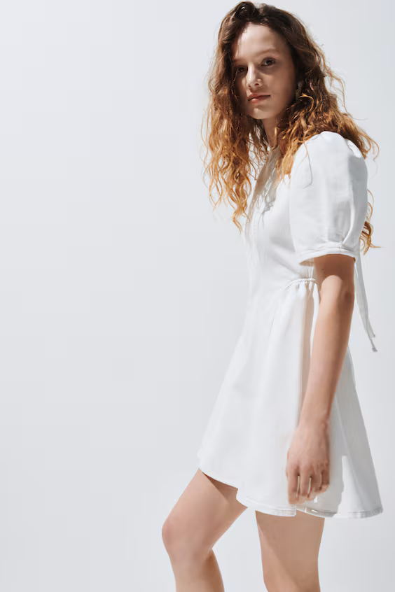 Джинсовое платье с расклешенной юбкой