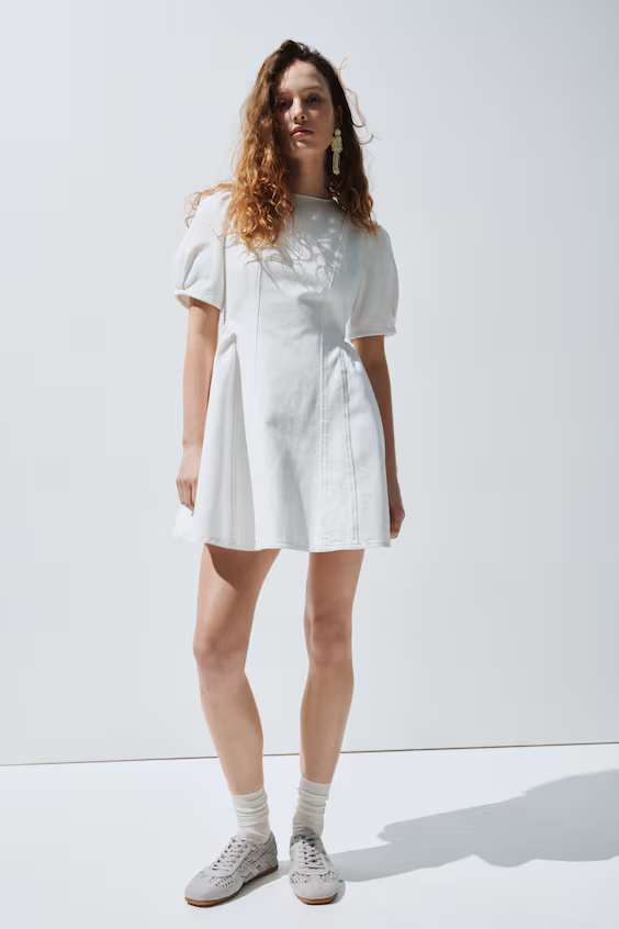 Джинсовое платье с расклешенной юбкой