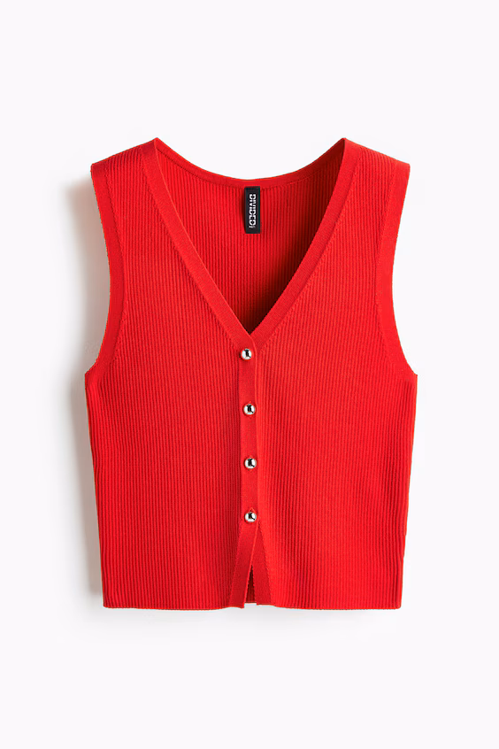 Жилет из мягкой ткани с пуговицами