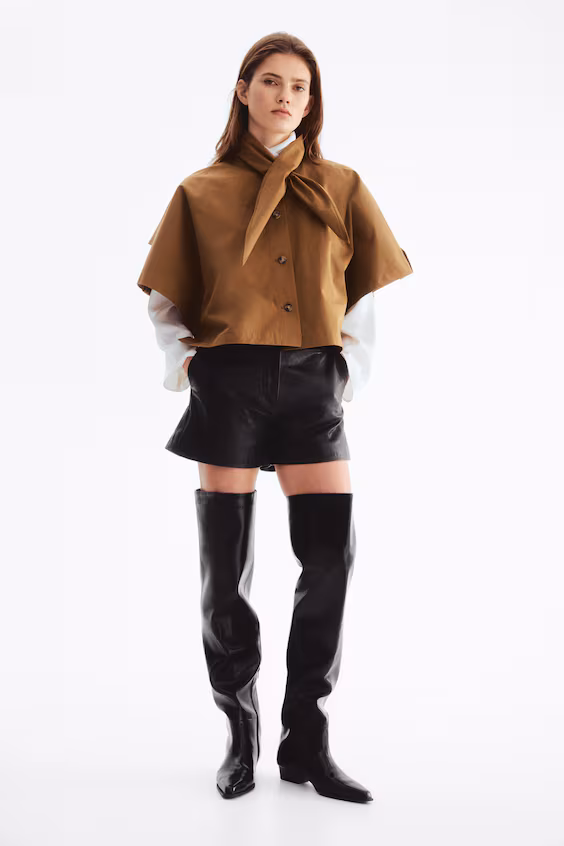 Плащ в стиле тренч с деталями платка