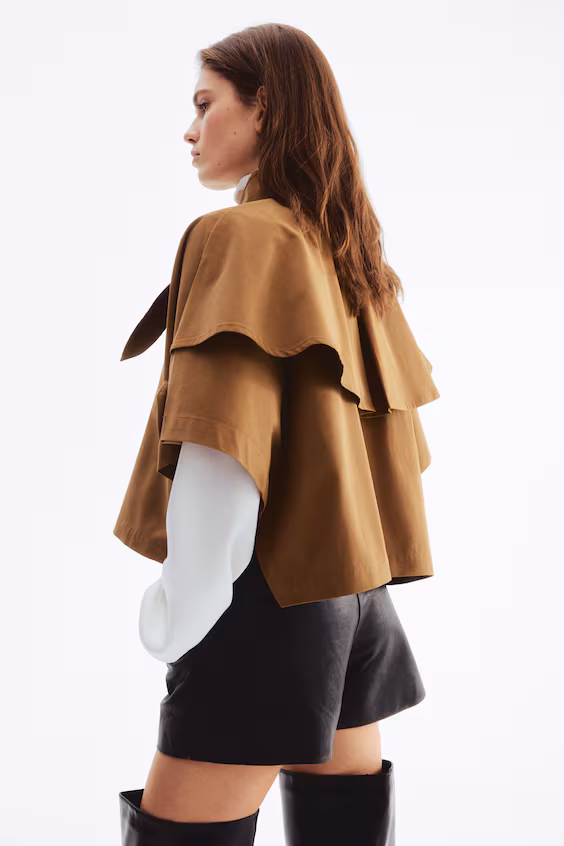 Плащ в стиле тренч с деталями платка