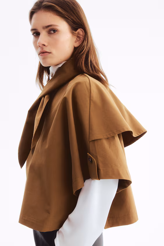 Плащ в стиле тренч с деталями платка