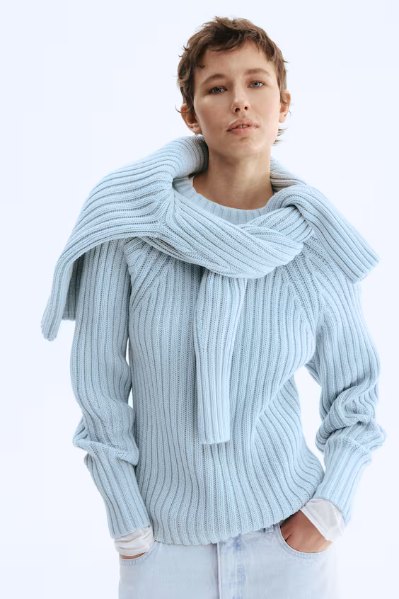 Свитер в рубчик из легкой ткани