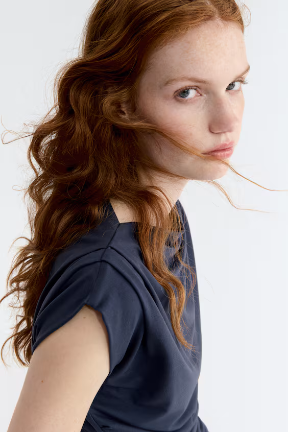 Свитер с драпировкой и вырезом лодочкой