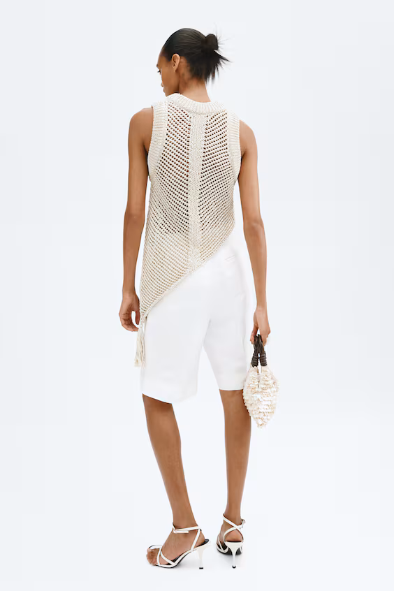 Топ с кружевной отделкой и кисточками