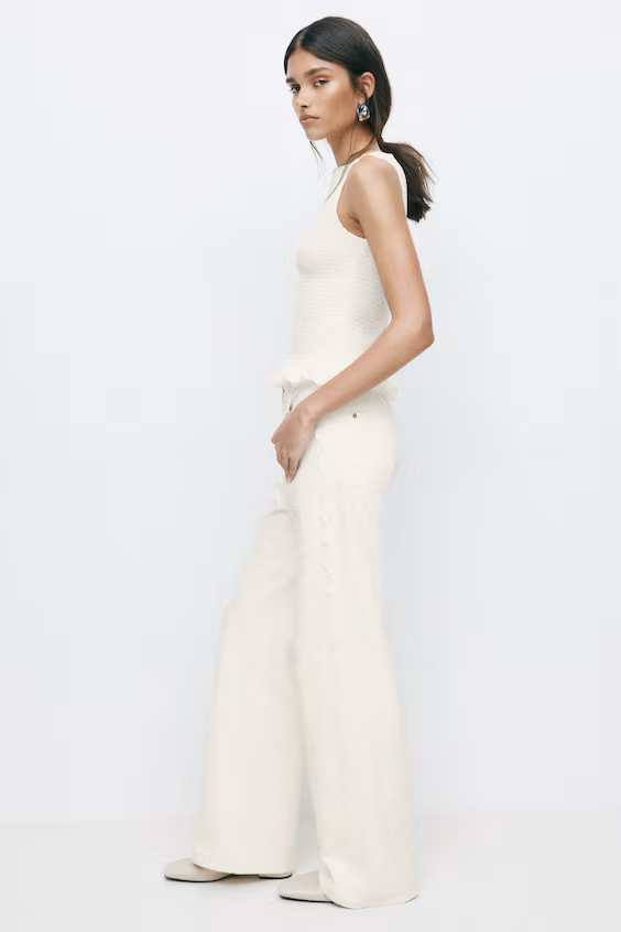 Топ с рюшами и вырезом лодочкой