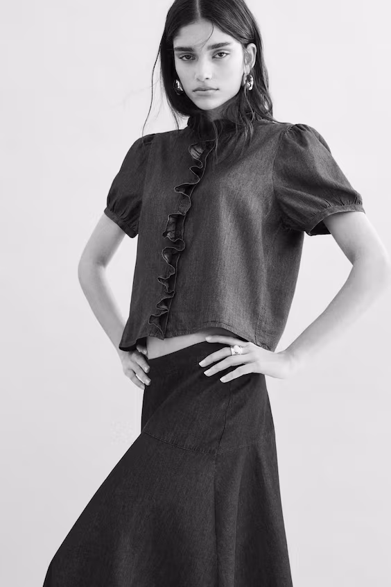 Блузка из джинсовой ткани с оборками