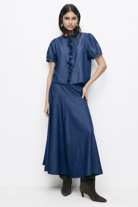 Блузка из джинсовой ткани с оборками